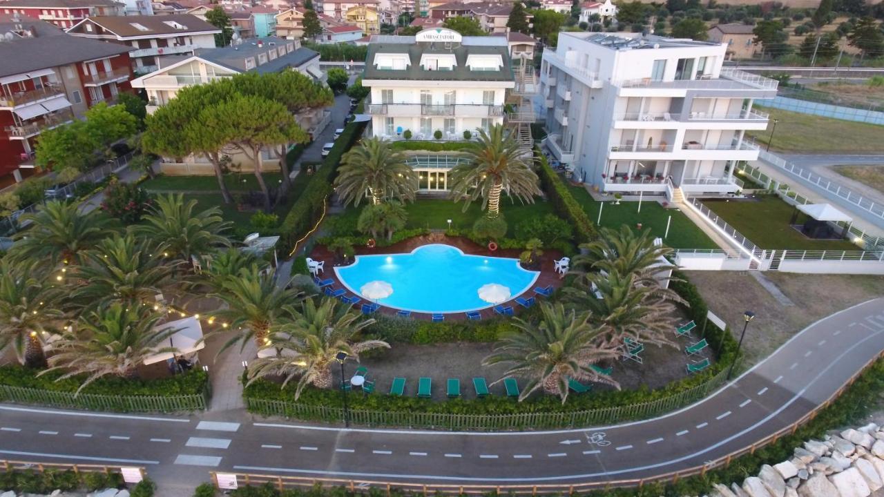 Hotel Ambasciatori Пінето Екстер'єр фото
