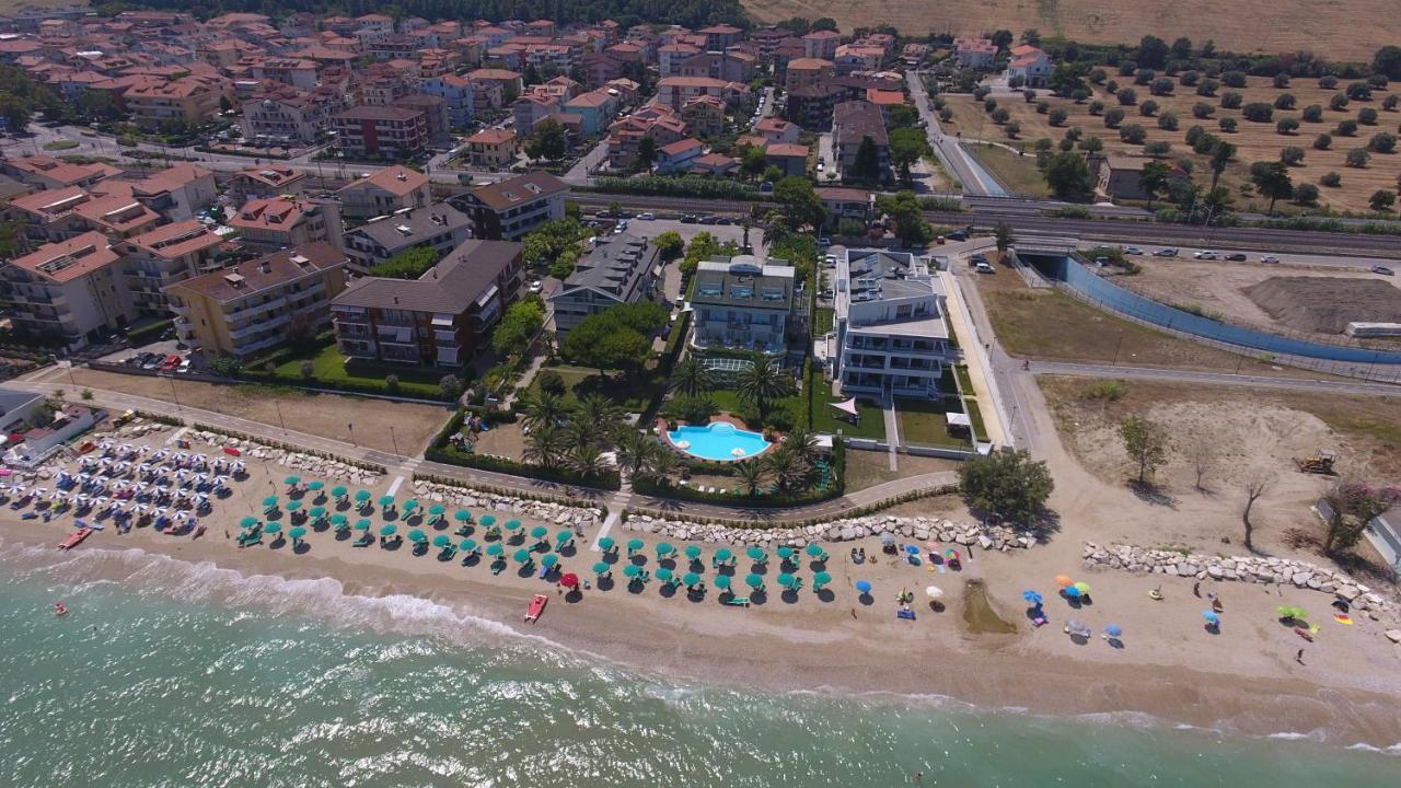 Hotel Ambasciatori Пінето Екстер'єр фото