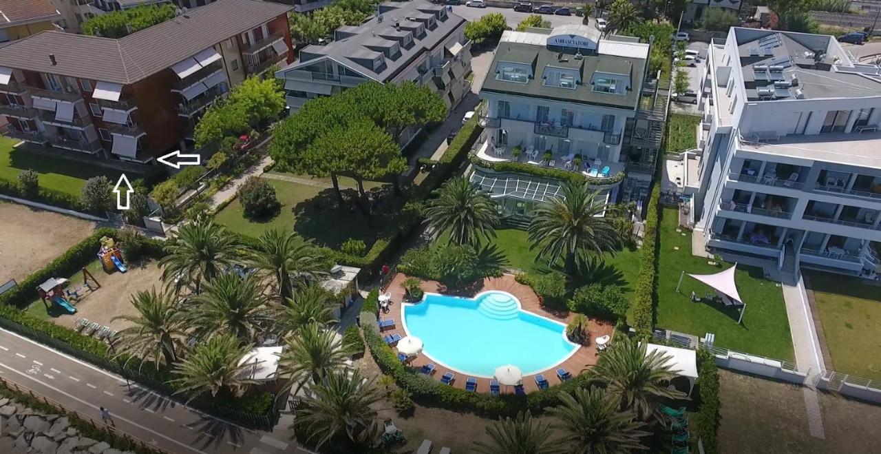 Hotel Ambasciatori Пінето Екстер'єр фото