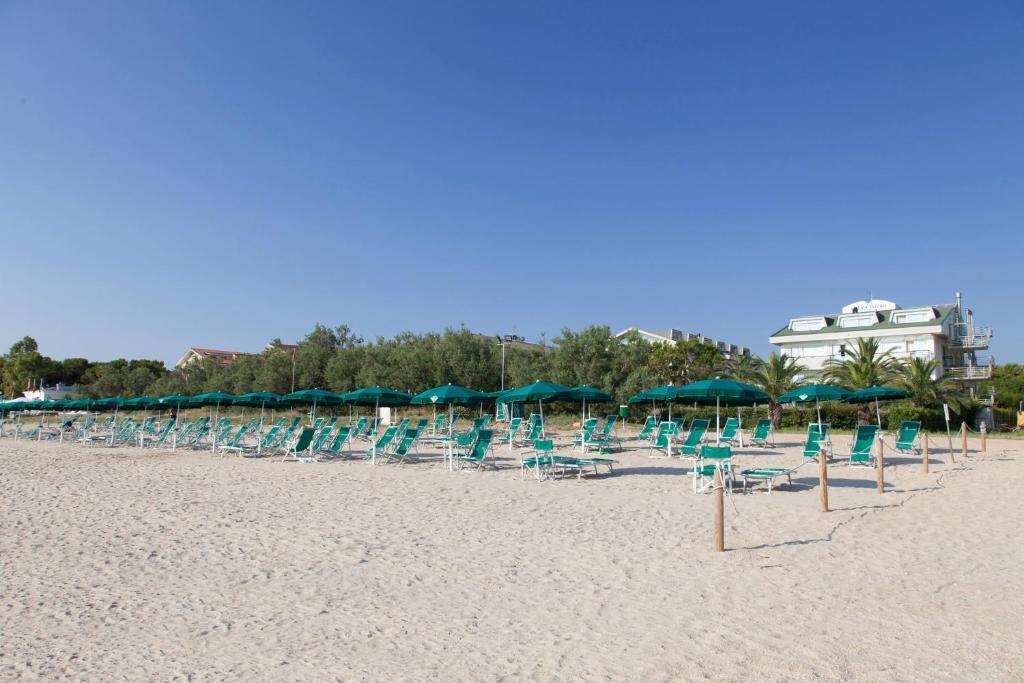 Hotel Ambasciatori Пінето Екстер'єр фото